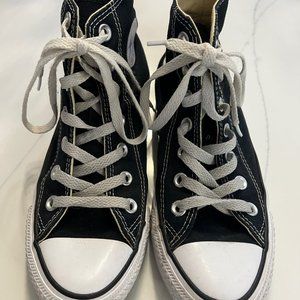 Converse Chuck Taylor High Top Men's Size 4 Women's Black White Classic Size 6
